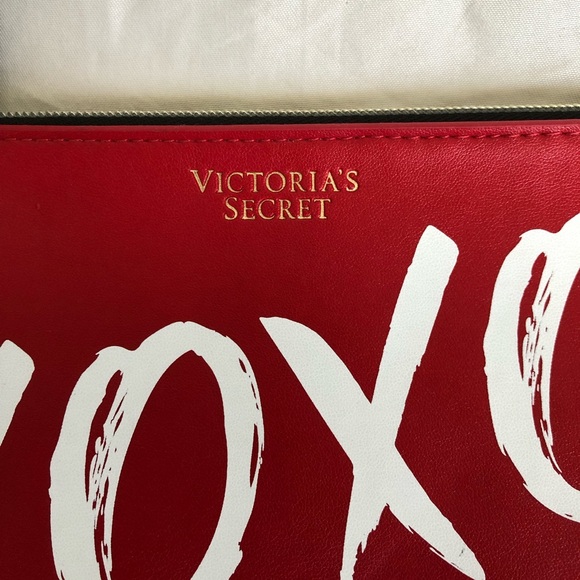 Victoria Secret Valentines Wristlet Red NWOT - Picture 4 of 5